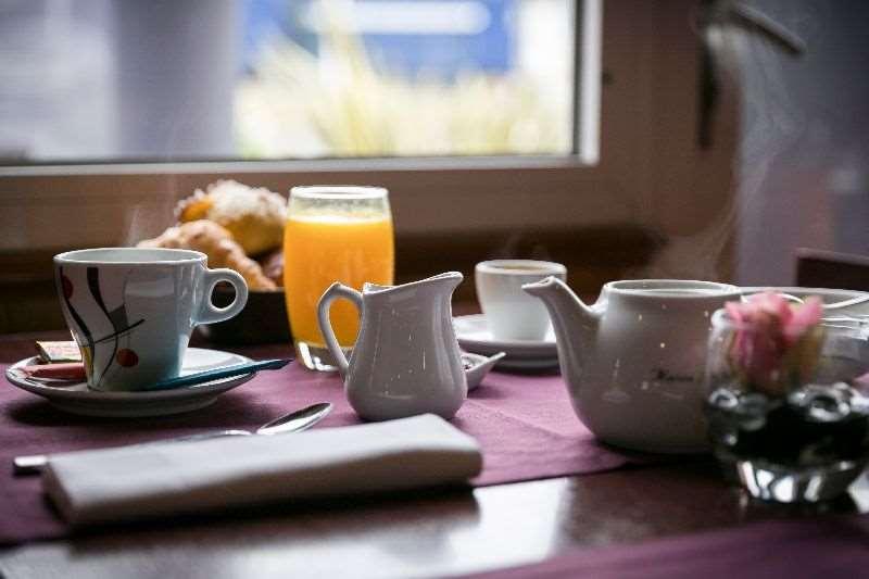 Brit Hotel Rennes Le Castel Restoran fotoğraf